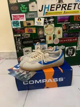 Sepatu Compass Tribune