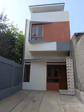 Rumah 2 lantai pinggir jalan