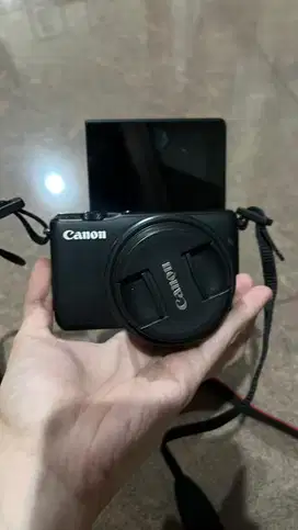 Dijual Kamera Mirrorless Canon EOS M10