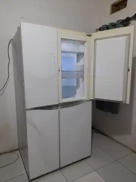 Dijual kulkas side by side merk LG normal