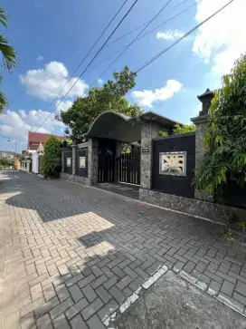 Rumah Mewah 8 Kamar Tidur Cocok Untuk Homestay Di Jl Damai