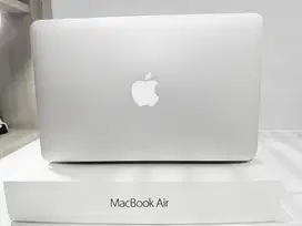 Macbook Air 11’’ Early 2015, kondisi mulus, baterai normal, siap pakai