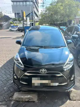 TOYOTA SIENTA Q 1.5 2017 AT HITAM