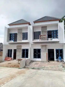 HOT PROMO!! RUMAH BARU SIAP HUNI LOKASI STRATEGIS PINGGIR JLN UTAMA