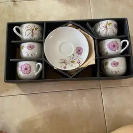 DIJUAL SET CANGKIR ISI 6 SECOND LIKE NEW NEGO