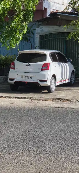 Mobil datsun metic
