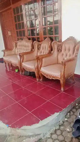 Bangku ruang tamu