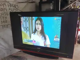 jual tv 21in Akari layar dtar plat nomines harga 320 nego siap antar
