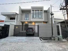 Dijual Rumah mewah Manyar Tirtoasri 2 lantai bagus dekat Galaxy Mall