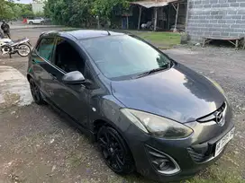 Dijual Mobil Mazda 2 tahun 2012