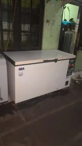 freezer BOX  GEA   420 L