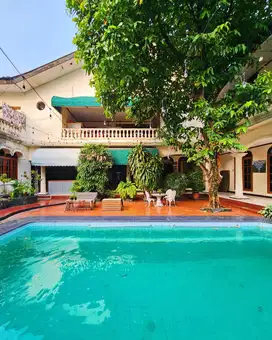 Dijual Rumah Hitung Tanah Saja Lokasi Strategis di Kemang Timur