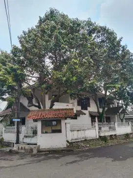 Dijual Rumah Posisi Hook / Hoek Lokasi Strategis Komplek Sumbersari