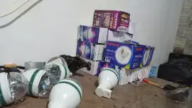 Lampu disko ada 4 unit