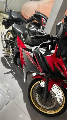 JUAL CBR 150 TAHUN 2017 HITAM MERAH MULUSSS