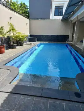 Turun Harga!! Dijual Rumah Luas ada Kolam renang di Perumahan Taman ke