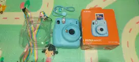 Preloved Kamera Instax Mini 11