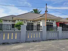 Rumah type 200 di pusat kota