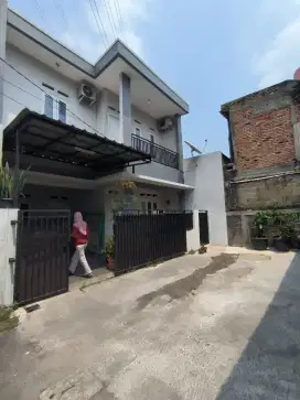 Dijual rumah 2 lantai siap huni di Lenteng agung Jagakarsa Jaksel