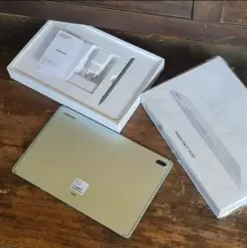Galaxy Tab S7 FE 5G Like New + Keyboard Samsung Tab S7 FE SEIN Silver