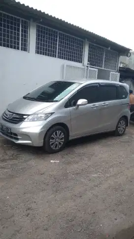 Mobil bekas honda freed 2013