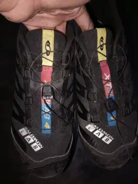 Sepatu salomonnn