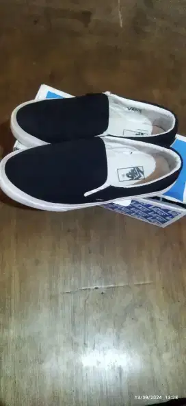 Khusus Malam Ini... Slip On Vans Baru Sekali Pakai