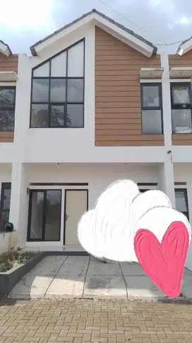 Rumah dua lantai di pasir impun siap huni