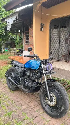 MOTOR CUSTOM (BRATSCAFE HONDA MEGAPRO)