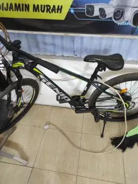 Di jual sepeda merk genio