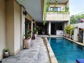 DIJUAL VILLA PRIBADI 3 KAMAR TIDUR DI JALAN PANTAI BERAWA - CANGGU