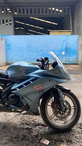 yamaha R15 v2 biru silver sudah repaint