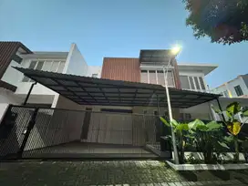 RUMAH 2LT DI VILLA TAMAN GAPURA - CITRALAND, SURABAYA BARAT