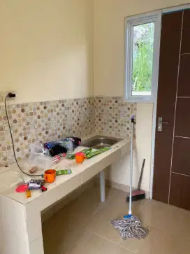 Dijual murah rumah niaga, buat usaha / take over di granvista Cikarang