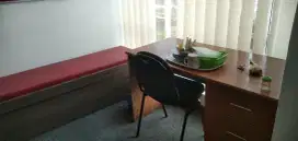 Meja kantor triplek