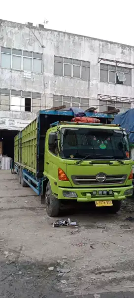 Truk Hino 6x2 FL260JW 2012 bak sentral long 9.5m bagus siap kerja