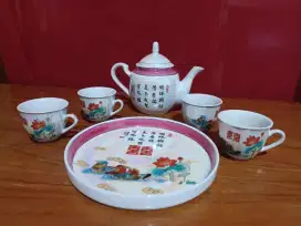 Dijual 1 set tea te pai,piring2x antik dijamin asli semuanya.cek saja
