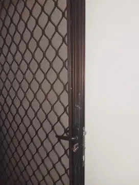 Terima pemasangan pintu kawat nyamuk magnet