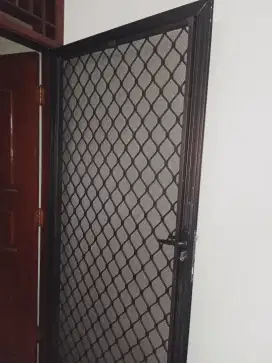 Terima pemasangan pintu kawat nyamuk magnet