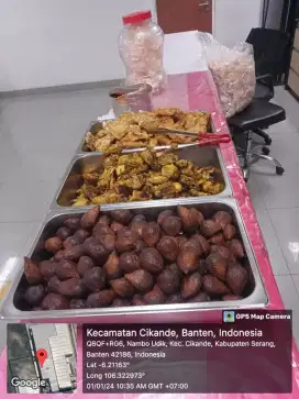 Butuh karyawan catering ( bagian service/waitress dan helper dapur)