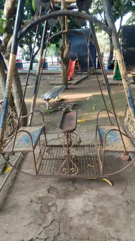 MENCARI PEKERJAAN UNTUK 2 ORANG DALAM SATU TEMPAT