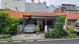 Rumah Bangunan Lama di Jalan Danau Dibawah Blok G1, Bendungan Hilir