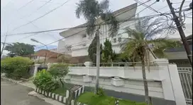 Dijual Rumah di Manyar Kertoarjo dekat Bonnet second terawat siap huni