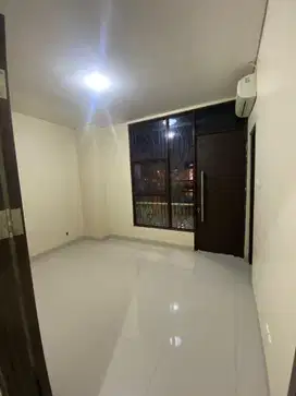 Rumah 2 Lt ,Siap Huni Di Jalan Utama Cluster Cosmo Estate