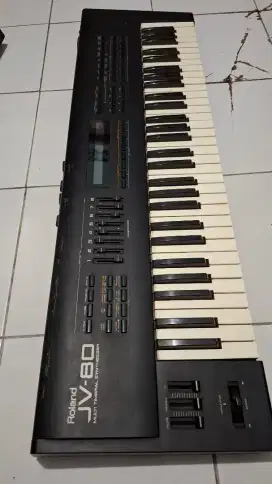Roland JV80 VINTAGE SYNTH