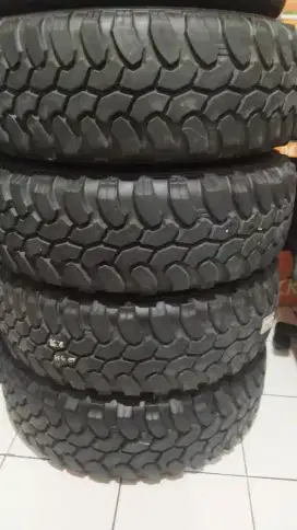 Jual ban mobil masih sangat bagus