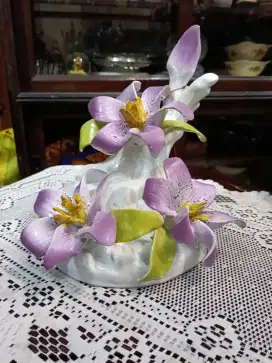 Pajangan bunga capodemonte