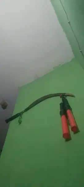 Hiasan dinding rumahnya