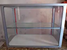 Etalase makanan baru dipakai seminggu