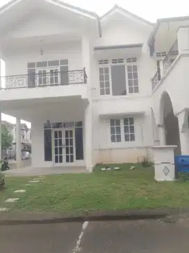 Dijual Rumah Plus Swimming Pool di Legenda Wisata